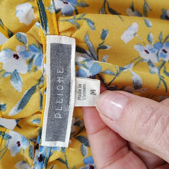 Pleione Nordstrom Pullover Blouse  Yellow Blue Floral Suze Medium Flutter Sleeve - Picture 4 of 7